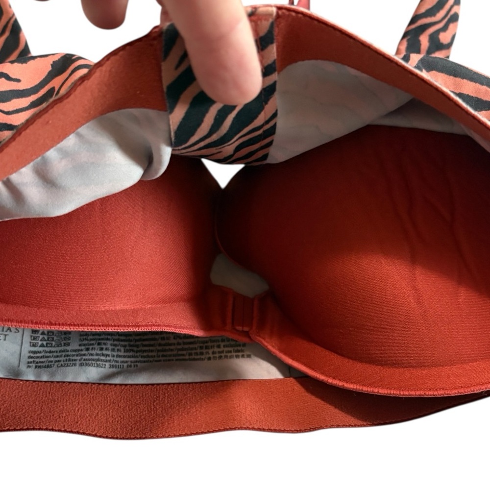 VICTORIA’s SECRET Zebra Print Sports Bra in Orange /Black Size 34DD — WILD!!! - Picture 3 of 5